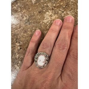Woman’s vintage style cameo ring size 6